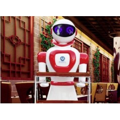 全天无休，陪伴顾客的快乐餐厅服务生